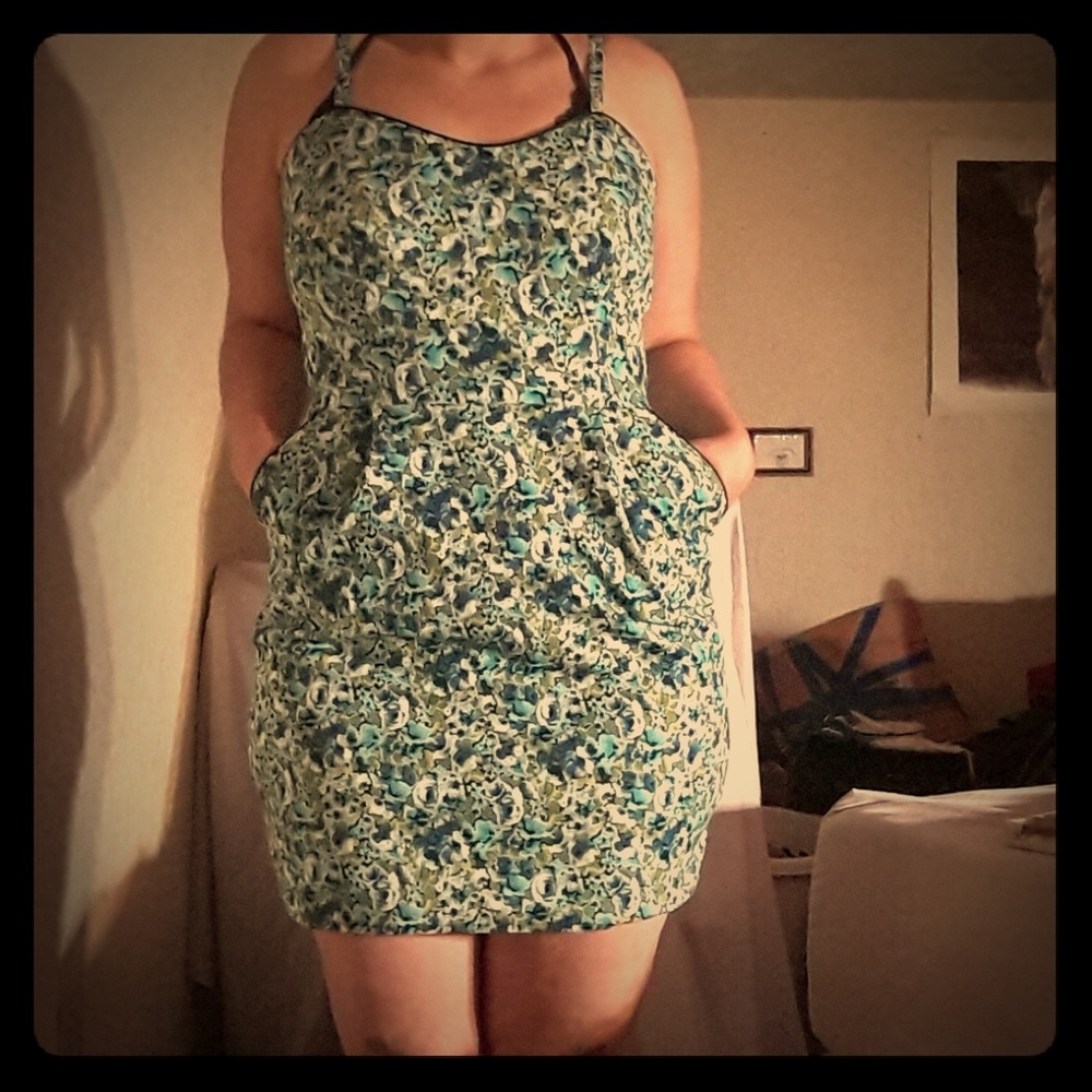 Floral dress with pockets
